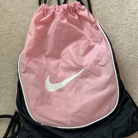 pink nylon nike drawstring bag - Picture 2 of 4